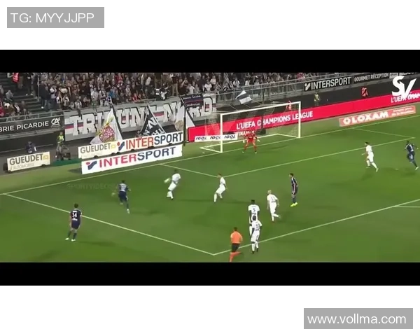 友谊赛精彩对决里昂与巴萨战平引发全场热烈反响