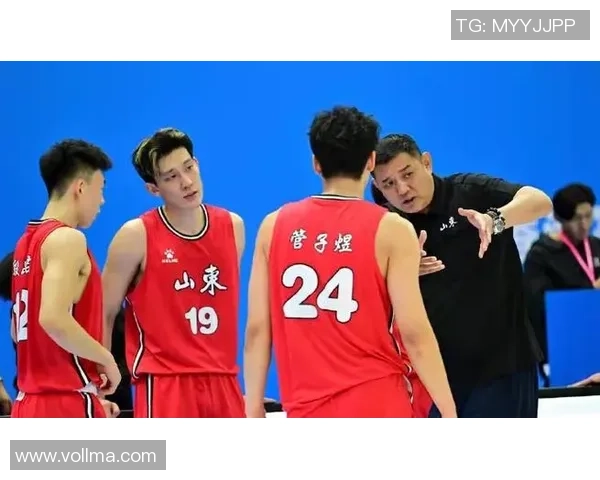 姚明与巩晓彬重聚篮球场，共同回忆昔日辉煌与未来展望