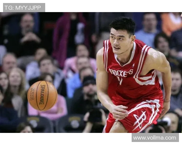 姚明在比赛中意外展现裆部凸起引发热议网友纷纷调侃其运动装备选择