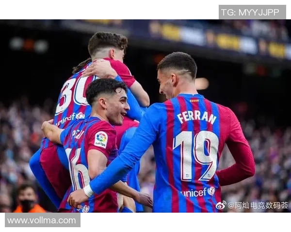 欧冠激战：巴萨险胜那不勒斯红牌事件引发全场热议与争议