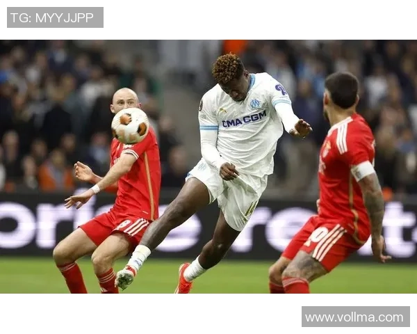 中超精彩对决本菲卡大胜曼联红牌事件引发全场热议与争议