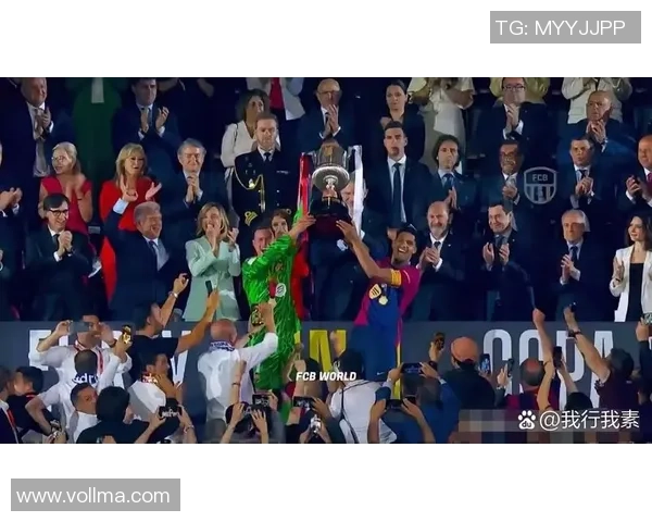 国王杯惊喜时刻曼联小胜拜仁引发全场热议与讨论 国王杯惊喜时刻曼联小胜拜仁引发全场热议与讨论