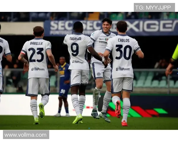 国米逆转皇马友谊赛精彩瞬间乌龙球成比赛转折点引发全场狂欢 国米逆转皇马友谊赛精彩瞬间乌龙球成比赛转折点引发全场狂欢