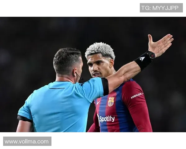 欧冠激战：巴萨逆转尤文图斯红牌事件引发全场热议解析